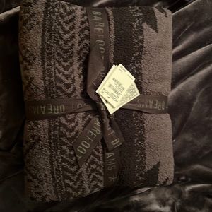 NWT- Barefoot dreams blanket - carbon black patchwork -         45” x 60”
